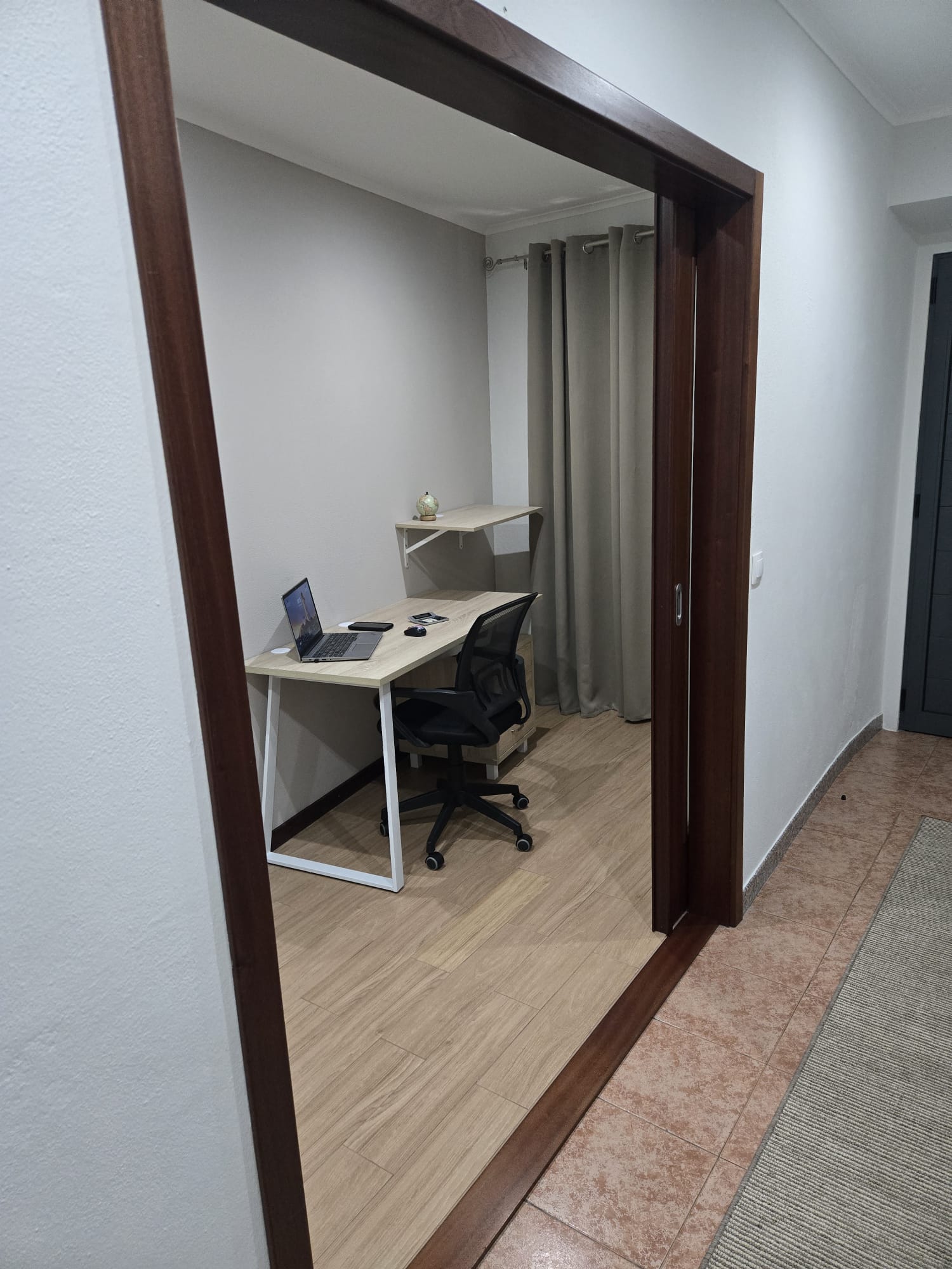 Bureau et passage d'entrée, vue 3